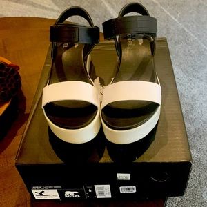 Sorel Cameron Flatform Sandals size 6